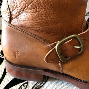 Frye boots Sz. 7B. Used once